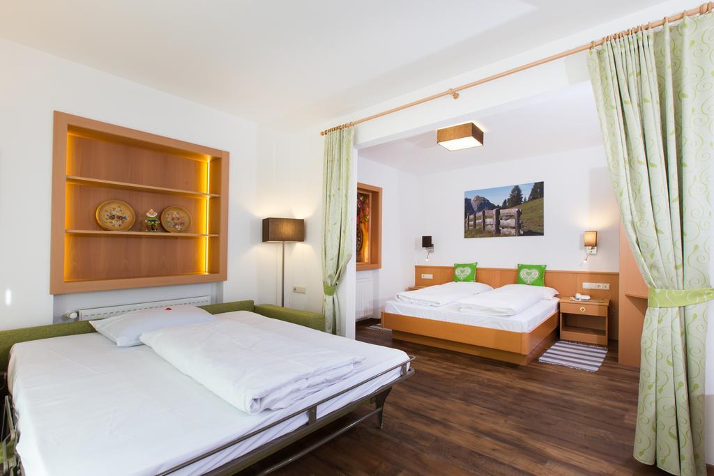 Hotel Gasthof Weiherbad Villabassa Exterior photo